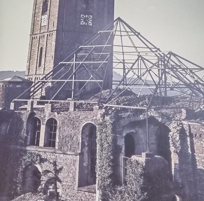 Bingener, Andreas/Reuter, Friedrich (Hg.): Siegen vor und nach der Zerstörung. Eine fotografische Zeitreise in die Jahre 1943/44 und die ersten Nachkriegsjahre mit Farbaufnahmen von Erich Koch. Siegen 2017
